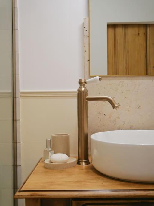Appartement Les Songes D'Augustine à Aigues-Vives  Extérieur photo
